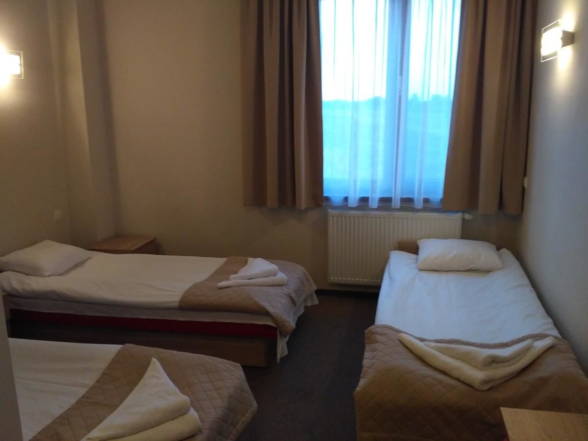 Отель Hotel Nowostawy Nowostawy Dolne